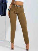 Calça Mom Color com Cinto Personalizado PitBull Jeans 90800 COR:CAQUI ESCUROTAMANHO:42 Calça Mom Color com Cinto Personalizado PitBull Jeans 90800 COR:CAQUI ESCUROTAMANHO:42