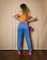 Calça Mom com botões revestidos Calça Mom com botões revestidos