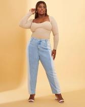 Calça mom jeans efeito manchado
