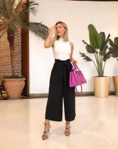 Calça pantacourt preta tecido de algodão veste40 Calça pantacourt preta tecido de algodão veste40
