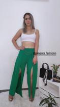Calça pantalona dunas com fendas e detalhe de corrente. lançamento da coleção outono inverno 2023. Calça pantalona dunas com fendas e detalhe de corrente. lançamento da coleção outono inverno 2023.