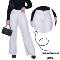 Calça Pantalona Feminina em Linho Bege com Nervura Frontal e Caimento Leve Calça Pantalona Feminina em Linho Bege com Nervura Frontal e Caimento Leve
