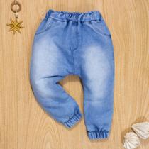 Calça para Bebê Jeans Jogger Bolsinho Bordado Azul Claro Calça para Bebê Jeans Jogger Bolsinho Bordado Azul Claro