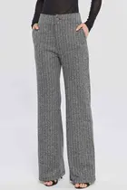 Calça PKS Alfaiataria Risca de Giz Cinza e Preto Calça PKS Alfaiataria Risca de Giz Cinza e Preto