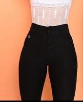 Calça premium turmalina preta, modelagem levanta bumbum.