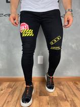 Calça Preta Jeans Premium Bordado Cult Super Skinny Com Elastano JST Jeans Calça Preta Jeans Premium Bordado Cult Super Skinny Com Elastano JST Jeans