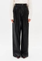 Calça reta com pregas pu lança perfume - Calça reta com pregas pu lança perfume -