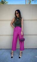 Calça reta na cor violeta veste ao 38 a 40 Calça reta na cor violeta veste ao 38 a 40