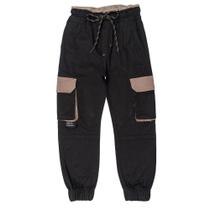 Calça sarja cargo jogger fole c/ recortes