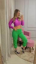 Calça Sarja Verde + Cropped Brilho Pink