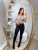 Calça Shinny Preta com rasgo