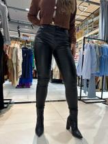Calça Skinny Resinada