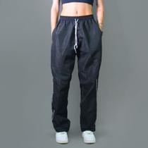 Calça Street Reta Larga de Tactel Cordão na Cintura e Bolso Calça Street Reta Larga de Tactel Cordão na Cintura e Bolso