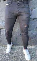 Calça super skine rasgada preta