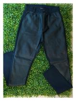 Calça Única Style Frente material sintético e Sarja Pura Mania Calça Única Style Frente material sintético e Sarja Pura Mania