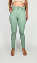 Calça verde cigarrete color skinny jeans 98% algodão e 2% elastano 22007-3