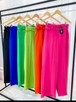 Calças pantalona com cento