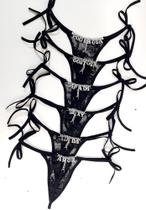 calcinha fio renda com escrito em stras