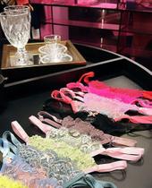 Calcinha renda fio rosa pink