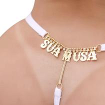 Calcinha Sensual Fio Dental com a Palavra Sua Musa Escrita em Strass Lingerie Feminina Ousada e Brilhante Personalizada Calcinha Sensual Fio Dental com a Palavra Sua Musa Escrita em Strass Lingerie Feminina Ousada e Brilhante Personalizada