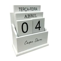 Calendário De Mesa Decorativo Permanente Madeira Branco Com Frase Carpe Diem - LA CASA BRASIL