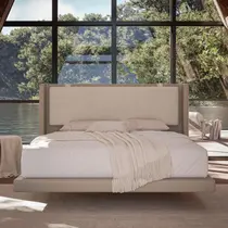 Cama Casal Viena Estofada com Pés de Ferro, Madeira Maciça e Visual Estilo Flutuante