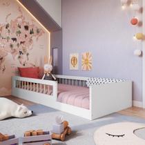 Cama Infantil Montessoriana de Chão 78x188cm com Grade de Proteção Lateral Cama Infantil Montessoriana de Chão 78x188cm com Grade de Proteção Lateral