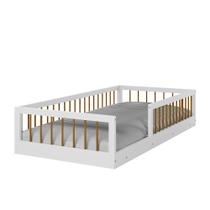Cama Montessoriana Infantil Berço Com Grade De Proteção Quarto Da Criança Cercado Cor Branco/Nature