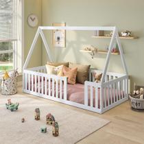Cama Montessoriana Solteiro em Mdf e Madeira com Grade e Telhado Giulia Casatema Branco Cama Montessoriana Solteiro em Mdf e Madeira com Grade e Telhado Giulia Casatema Branco
