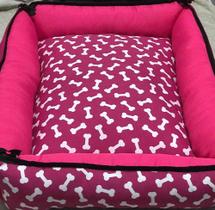 Cama retangular de luxo com ossinhos