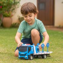 Caminhão Guincho Plataforma Iveco Tector Brinquedo Infantil com Acessórios Usual Caminhão Guincho Plataforma Iveco Tector Brinquedo Infantil com Acessórios Usual