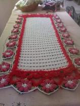Caminho de mesa coração em flor em barbante