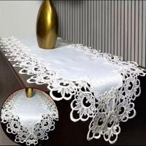 Caminho de Mesa Trilho Kasilar Premium Barrado Guipir 40x1.50cm Caminho de Mesa Trilho Kasilar Premium Barrado Guipir 40x1.50cm