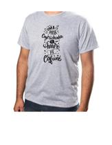 Camisa Básica Unissex Estampa Uma Dose Caprichada de Amor Fé Cafuné Tecido Poliéster