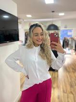 Camisa Branca, em Crepe, Manga Longa, Punho, Gola, Fechamento Botão Frontal BM1024B Camisa Branca, em Crepe, Manga Longa, Punho, Gola, Fechamento Botão Frontal BM1024B