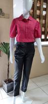 Camisa cropped M/C botões e calça poliéster e poliuretano