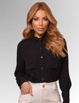 Camisa feminina de abotuar que tem bolso na frente tecido levinho não amassa