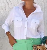 Camisa Feminina Estilosa com botões e Bolso Frontal Elegância e Conforto
