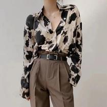 Camisa Feminina Manga Longa Estampa Leopardo - Estilo Outono