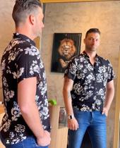 CAMISA MANGA CURTA REGULAR VISCOSE DARK ROSE PRETA e BRANCA