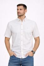 Camisa Masculina Slim Maquinetada Manga Curta com Botão na Gola Caw Camisa Masculina Slim Maquinetada Manga Curta com Botão na Gola Caw