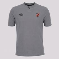 Camisa Polo Athletico Paranaense Viagem 24/25 Umbro Masculina Tamanho:PCor:CinzaGênero:Masculino Camisa Polo Athletico Paranaense Viagem 24/25 Umbro Masculina Tamanho:PCor:CinzaGênero:Masculino