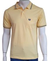 Camisa Polo com bolso manga curta, detalhes na gola e na manga Camisa Polo com bolso manga curta, detalhes na gola e na manga