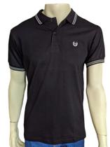 Camisa Polo masculina manga curta 19111, meia malha, detalhes na gola e mangas Camisa Polo masculina manga curta 19111, meia malha, detalhes na gola e mangas