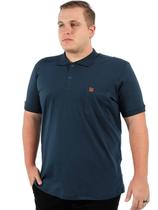 Camisa Polo Plus Size Masculina com Bolso e Punho Marinho Camisa Polo Plus Size Masculina com Bolso e Punho Marinho