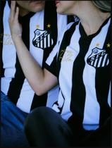 Camisa Santos Listrada Retrô 1978 Meninos da Vila Alvinegro Camiseta Manto Sagrado Peixe Licenciada 2010 Campeão Copa do Brasil Camisa Santos Listrada Retrô 1978 Meninos da Vila Alvinegro Camiseta Manto Sagrado Peixe Licenciada 2010 Campeão Copa do Brasil