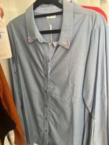 Camisa social com pérolas