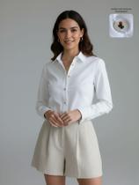 Camisa Social Feminina com Bordado no Botão Premium Blusa de Luxo Manga Longa Elegante com Flor Bordada