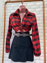 Camisa xadrez flanelada + saia bengaline + cinto