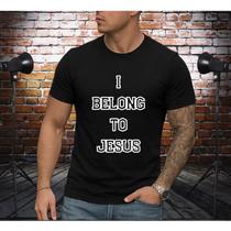 camiseta 100% algodão estampa grande promoção eu pertenço a jesus